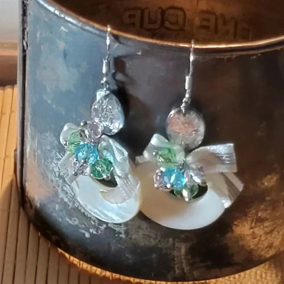 Handcrafted Retro Pearl Shell Czech Crystal White Satin Bows Dangle Earrings - Picture 4 of 8